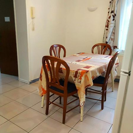 בריסל Belle Chambre Dans Un Quartier Calme מראה חיצוני תמונה