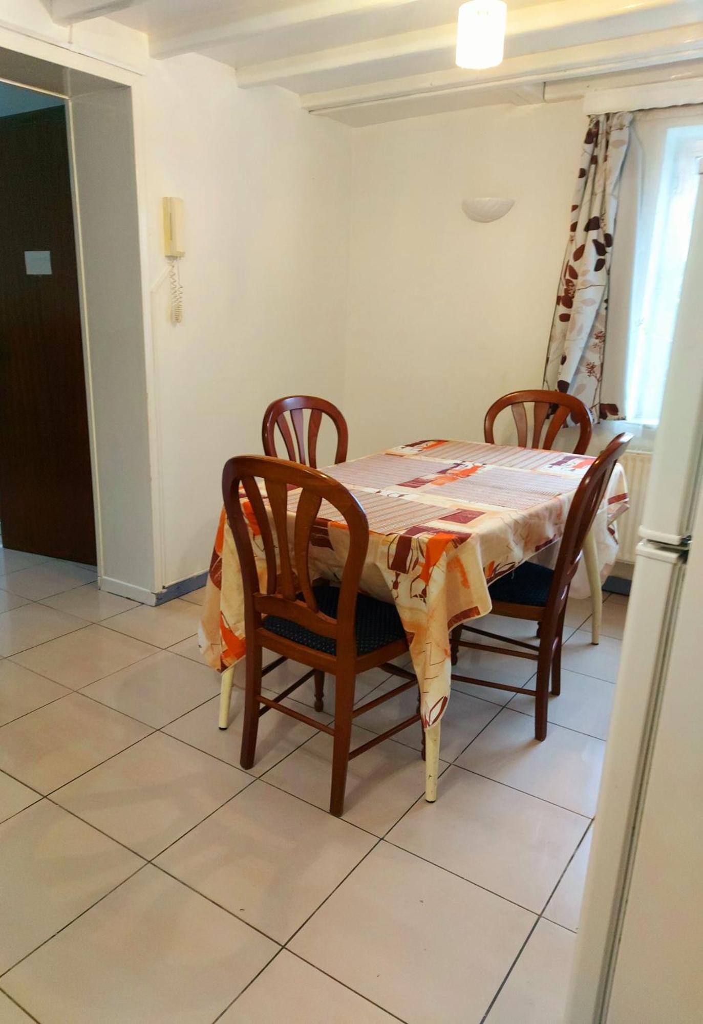 בריסל Belle Chambre Dans Un Quartier Calme מראה חיצוני תמונה
